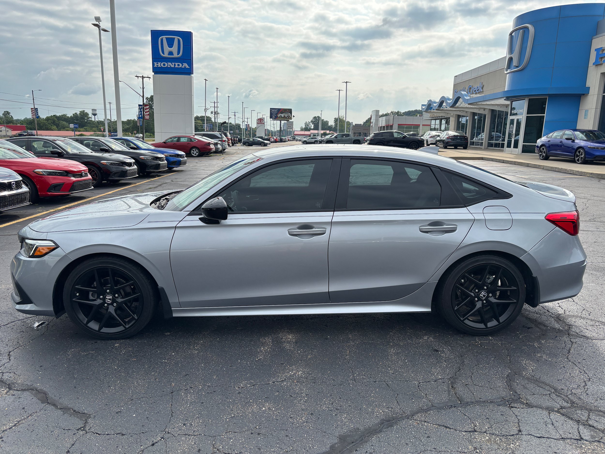 Used 2024 Honda Civic Sport image 1