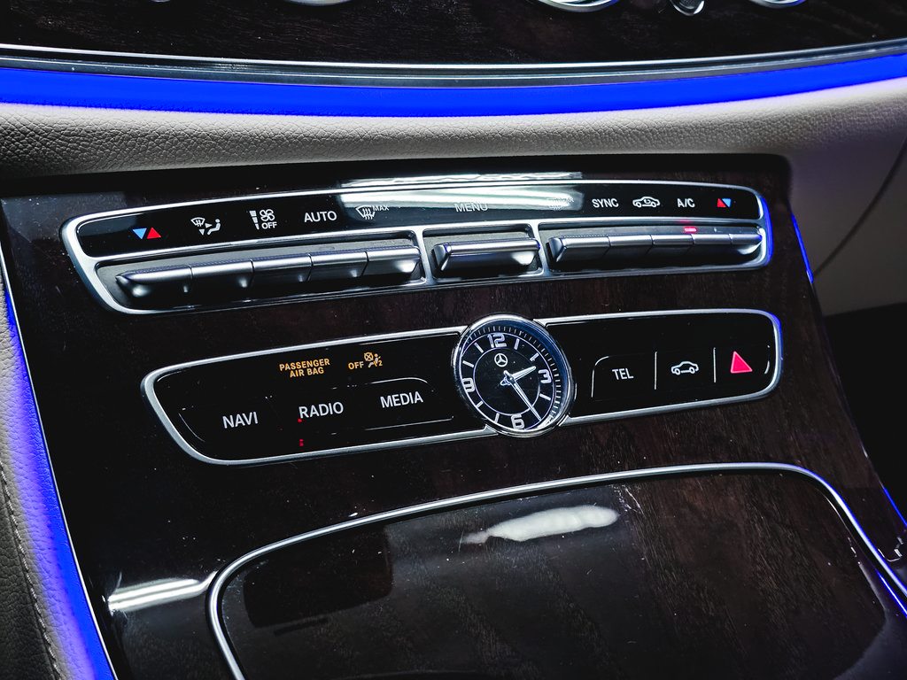 Used 2019 Mercedes-Benz E 300 4MATIC image 32