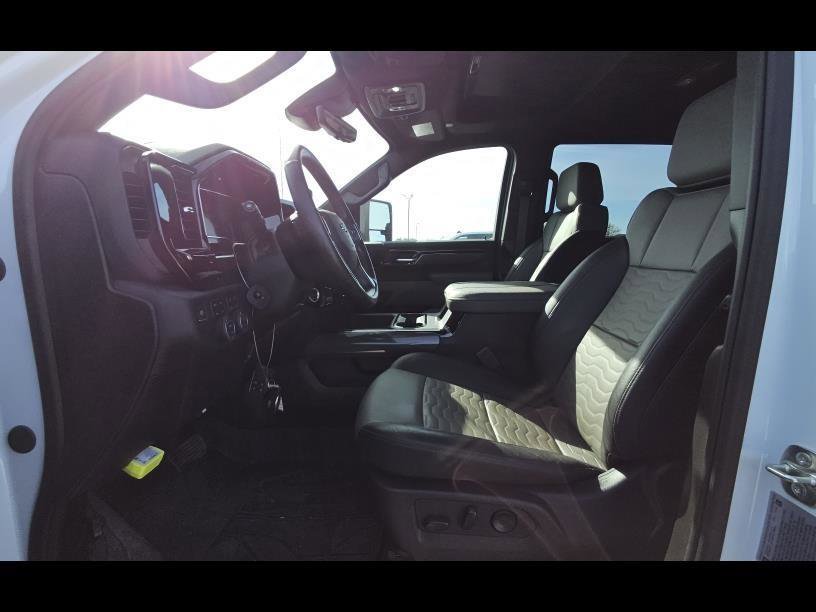 Used 2025 Chevrolet Silverado 2500 ZR2 w/ Technology Package image 8