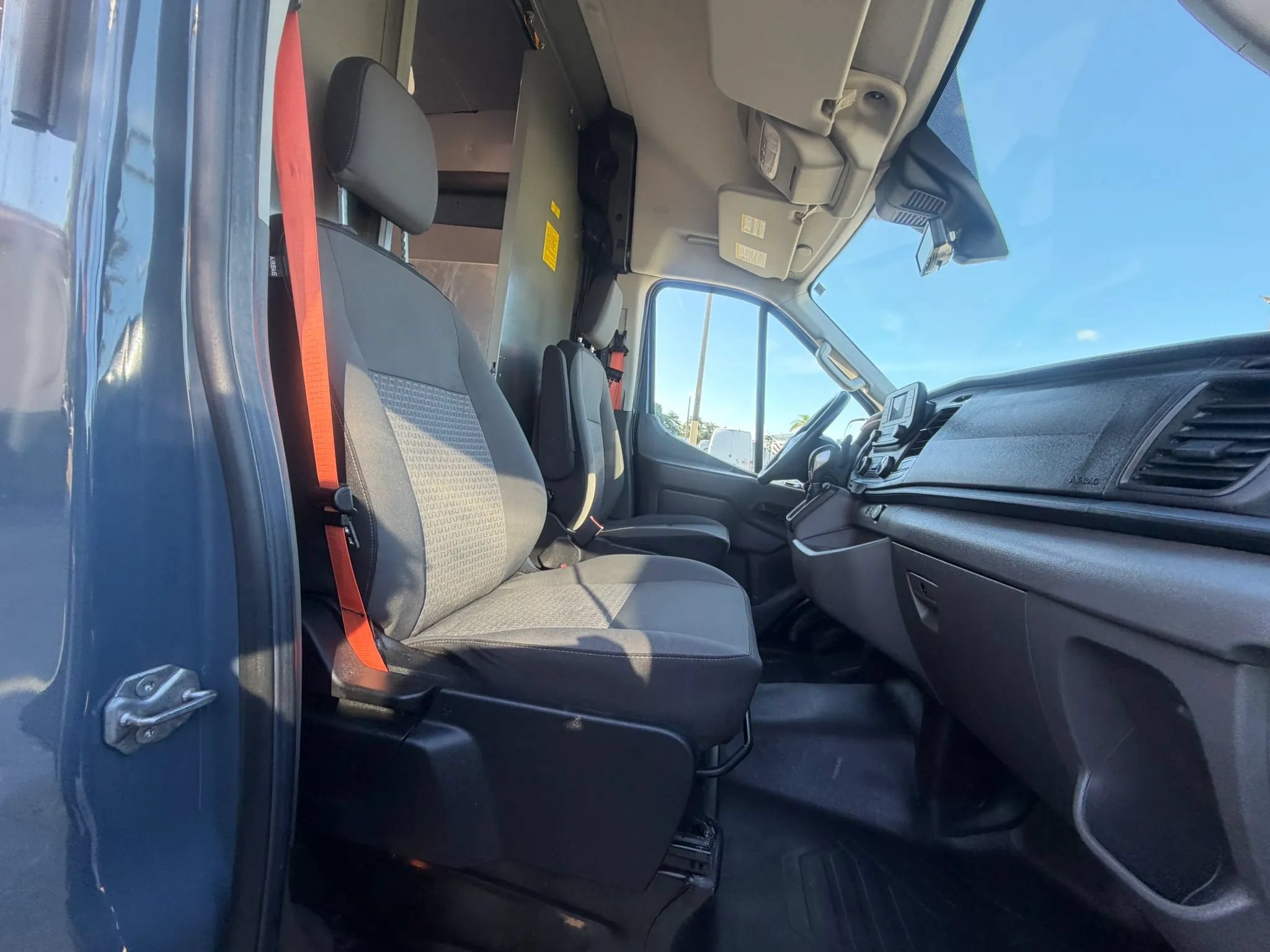 Used 2020 Ford Transit 250 148 High Roof Extended RWD image 18
