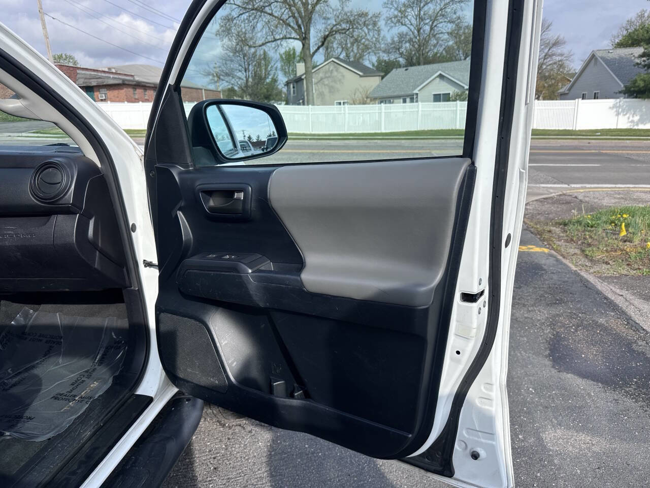 Used 2016 Toyota Tacoma SR RWD image 14