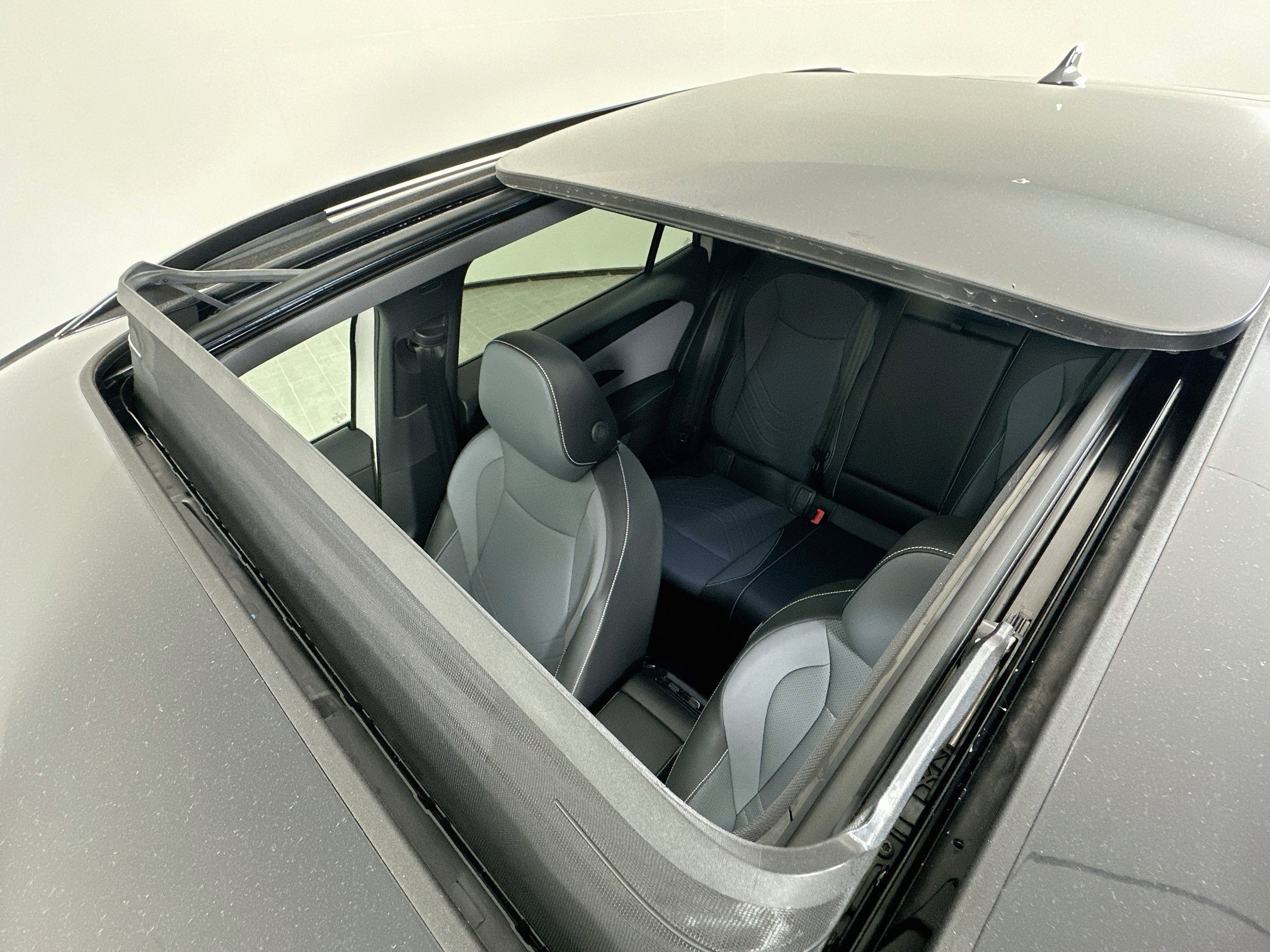 New 2026 Volkswagen Tiguan SE R-Line AWD/4WD image 20