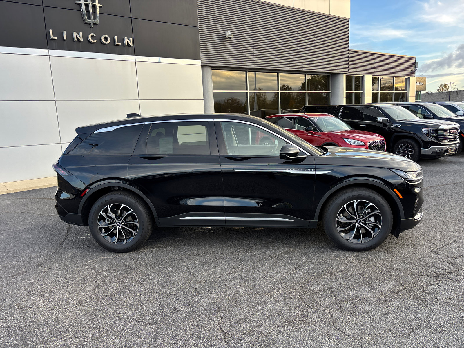 New 2026 Lincoln Nautilus Premier image 8