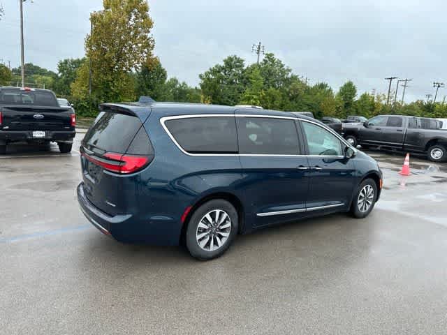 Used 2022 Chrysler Pacifica Limited FWD image 14