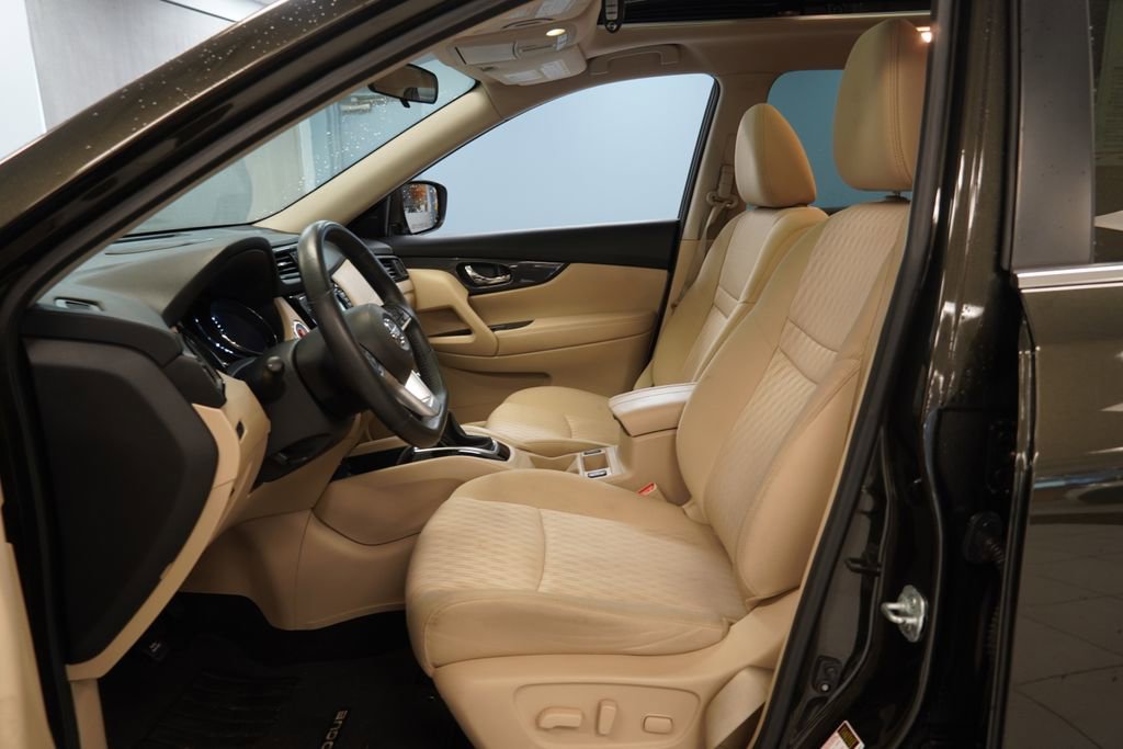 Used 2017 Nissan Rogue SV image 6