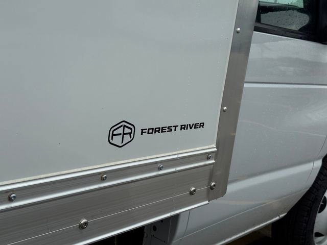 New 2027 Ford E-350 and Econoline 350 Super Duty w/ Power Equipment Group RWD image 15