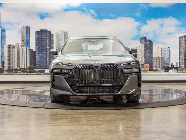 Used 2026 BMW 750e xDrive w/ Autobahn Package AWD/4WD image 3