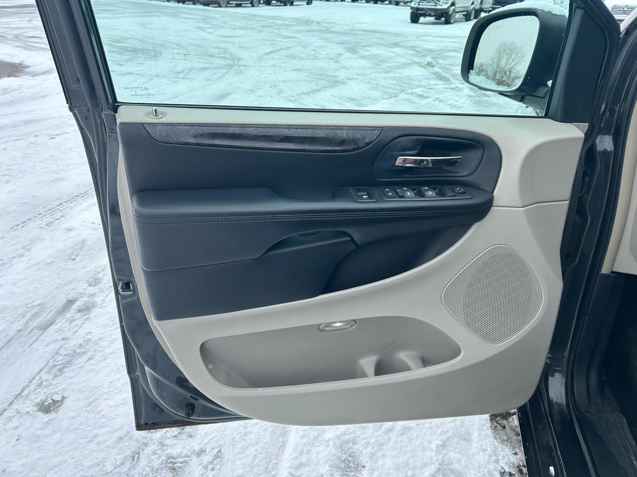 Used 2012 Dodge Grand Caravan Crew w/ Crew Value Pkg FWD image 13