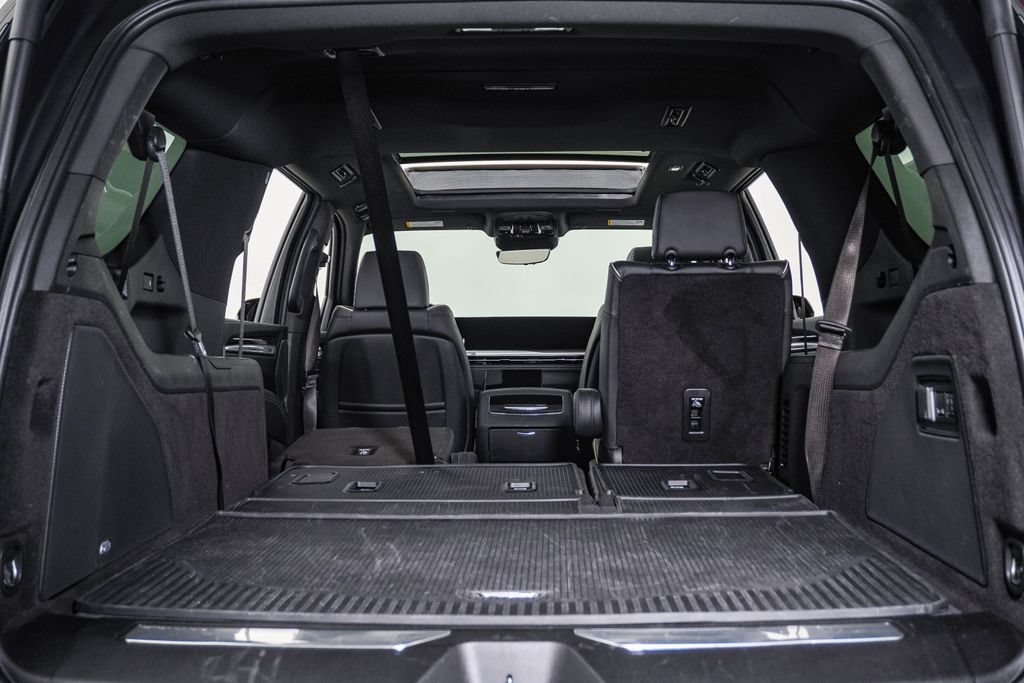 Used 2026 Cadillac Escalade ESV Luxury w/ LPO, Floor Liner Package AWD/4WD image 31