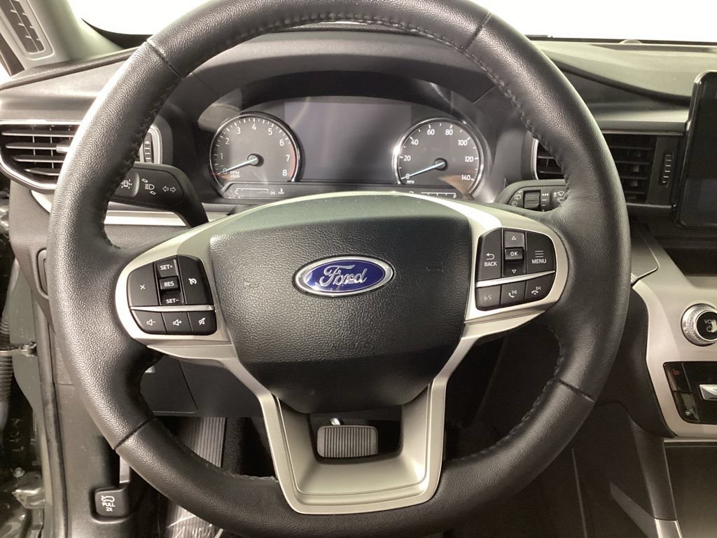 Used 2024 Ford Explorer XLT w/ Equipment Group 202A AWD/4WD image 16