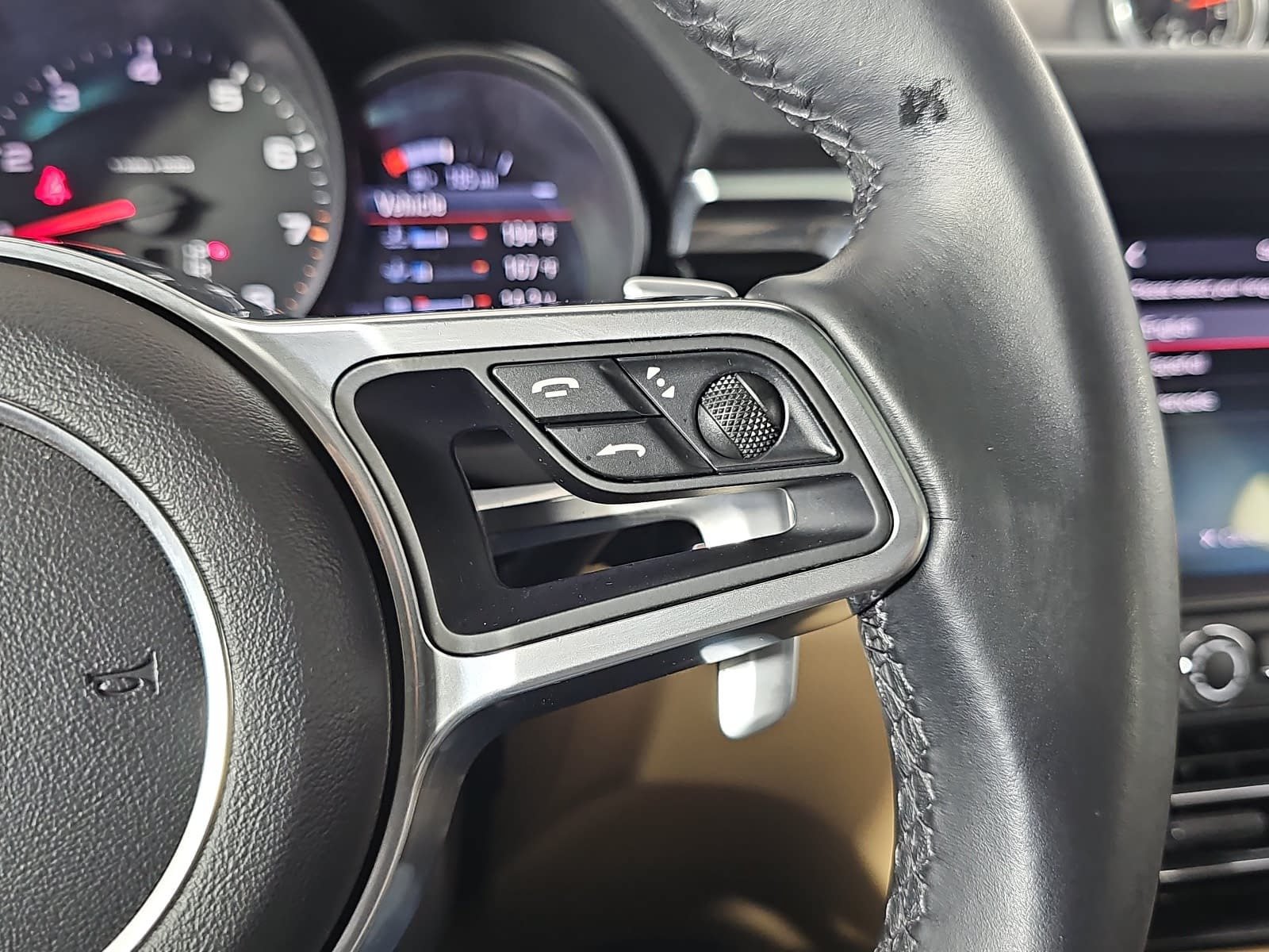 Used 2020 Porsche Macan AWD/4WD image 18