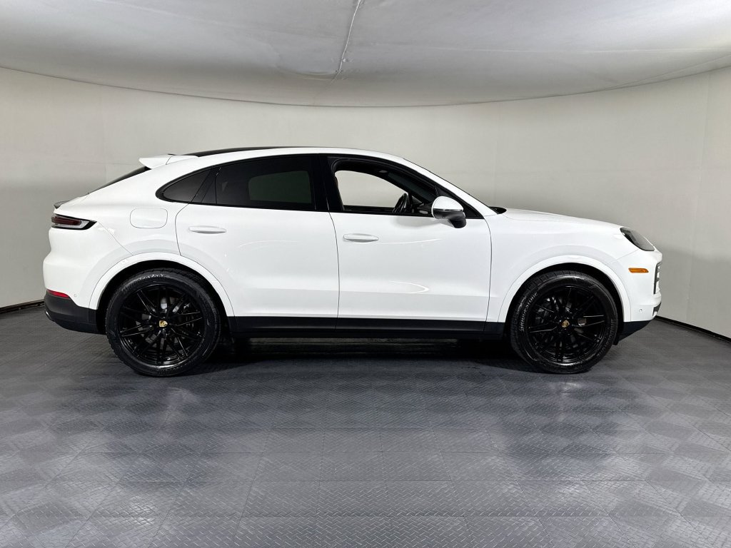 Certified 2024 Porsche Cayenne Coupe AWD/4WD image 8