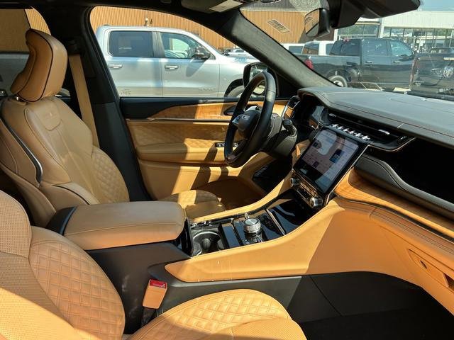 Used 2023 Jeep Grand Cherokee L Summit image 31