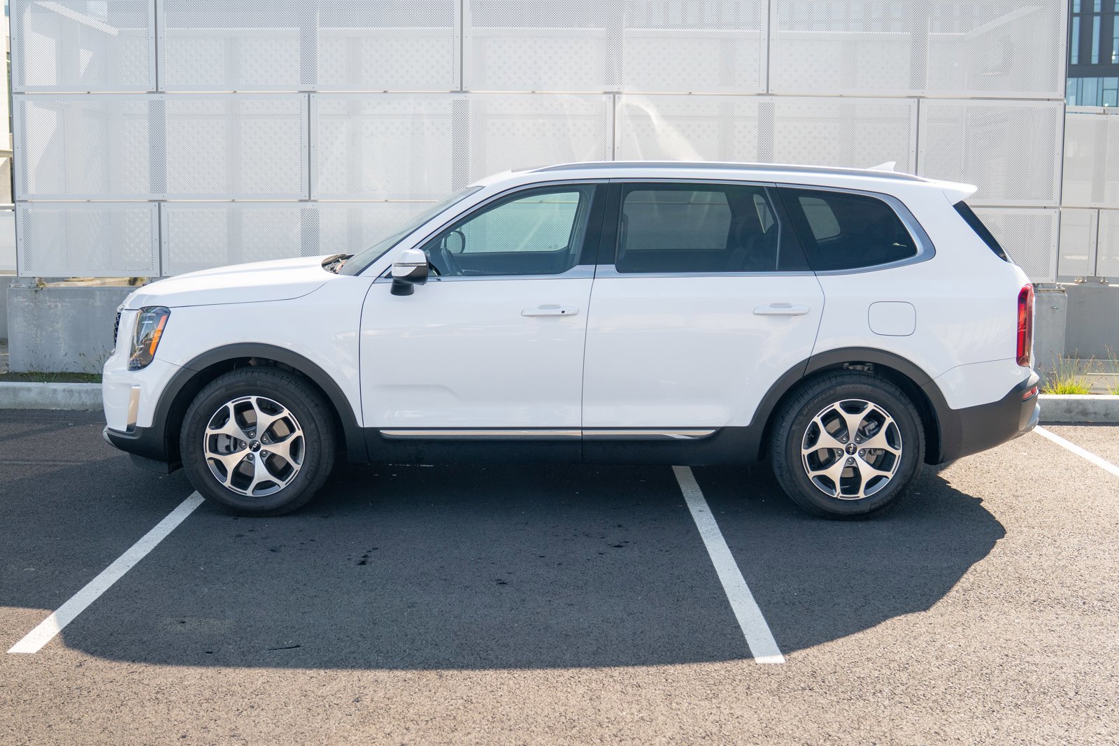 Used 2022 Kia Telluride EX w/ Towing Package image 2