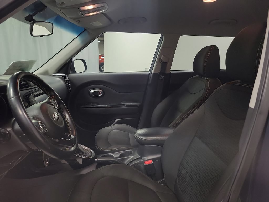 Used 2016 Kia Soul + w/ Audio Package FWD image 13