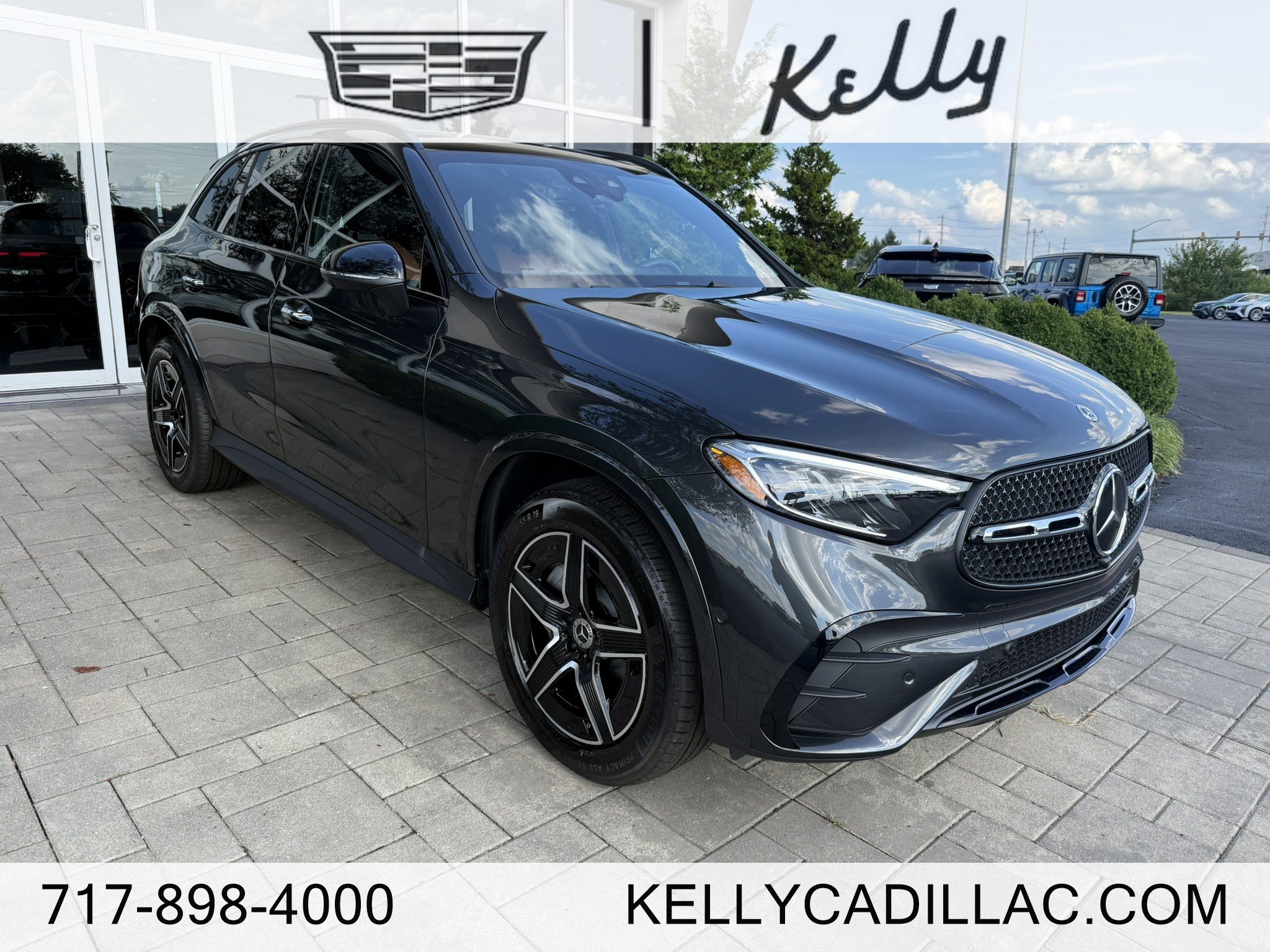 Used 2026 Mercedes-Benz GLC 300 4MATIC image 1