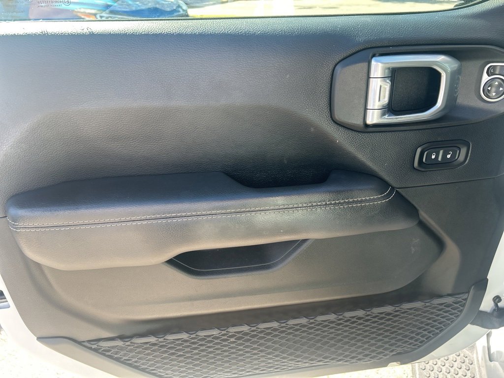 Used 2018 Jeep Wrangler Unlimited Sahara image 11