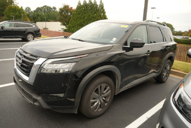 Used 2025 Nissan Pathfinder SV FWD image 9