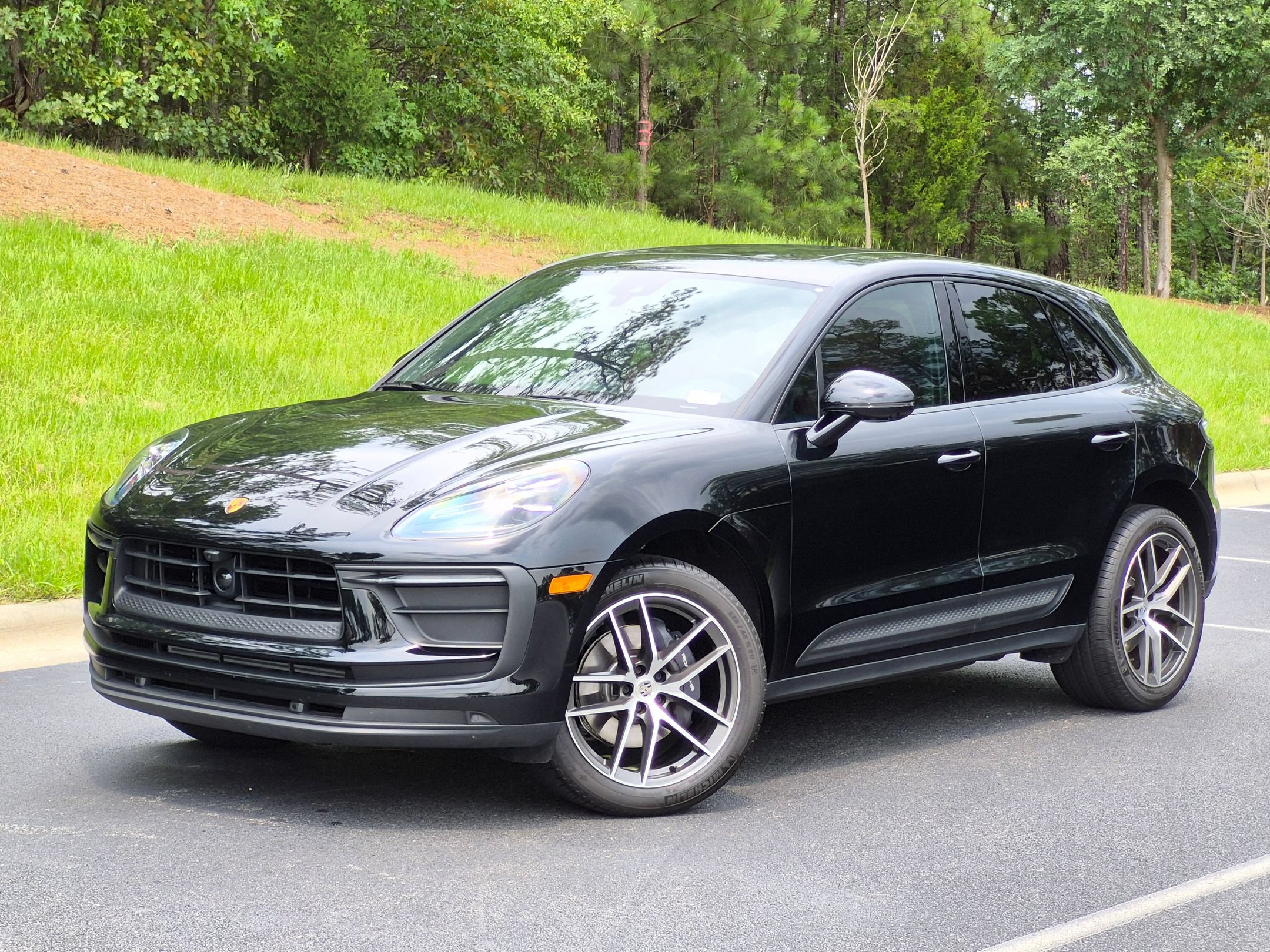 Certified 2026 Porsche Macan AWD/4WD image 1