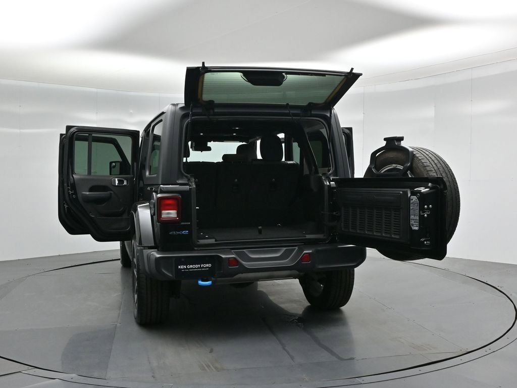 Used 2024 Jeep Wrangler Unlimited AWD/4WD image 32