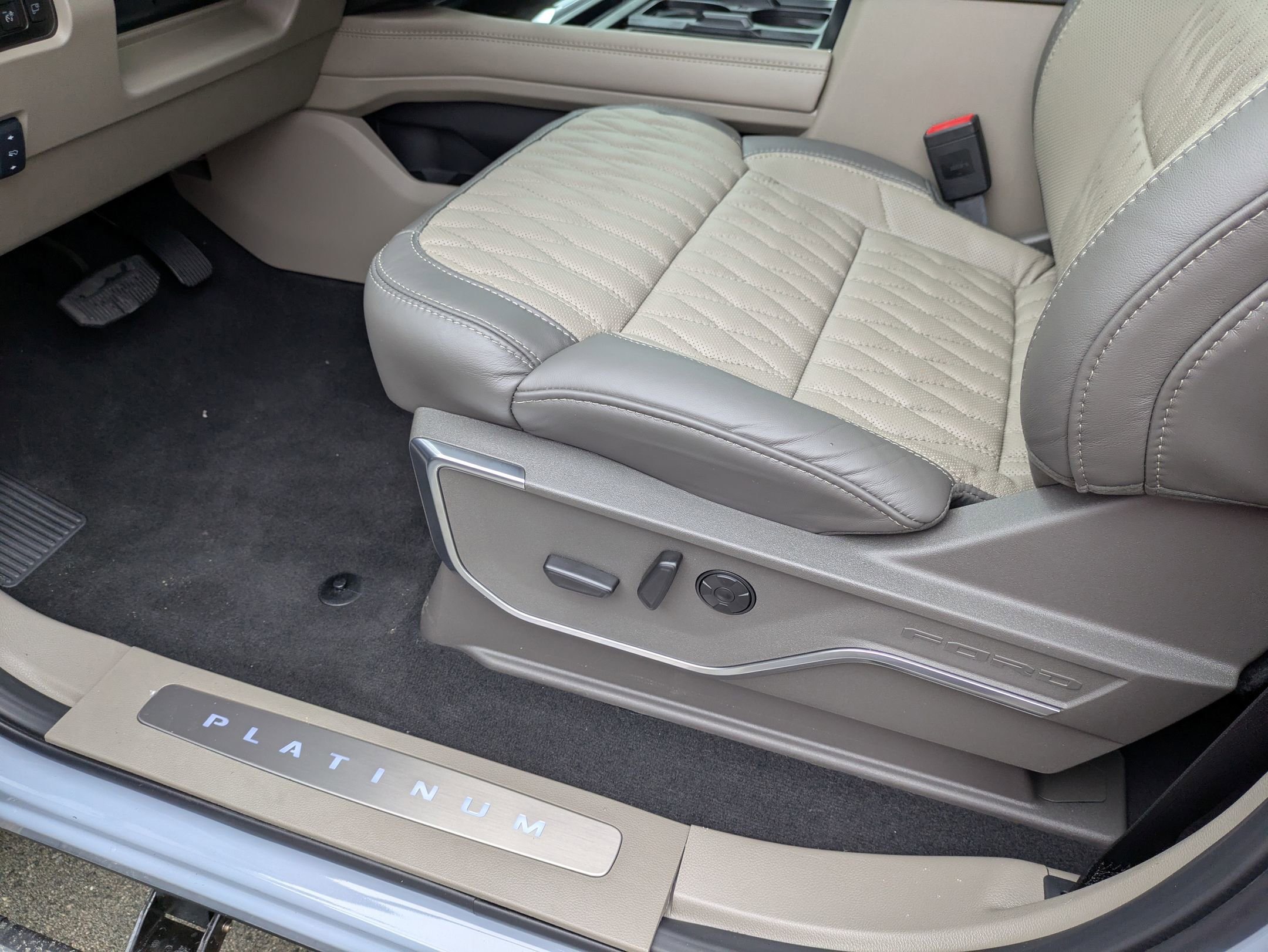 New 2026 Ford F250 Platinum w/ Platinum Plus Package image 14