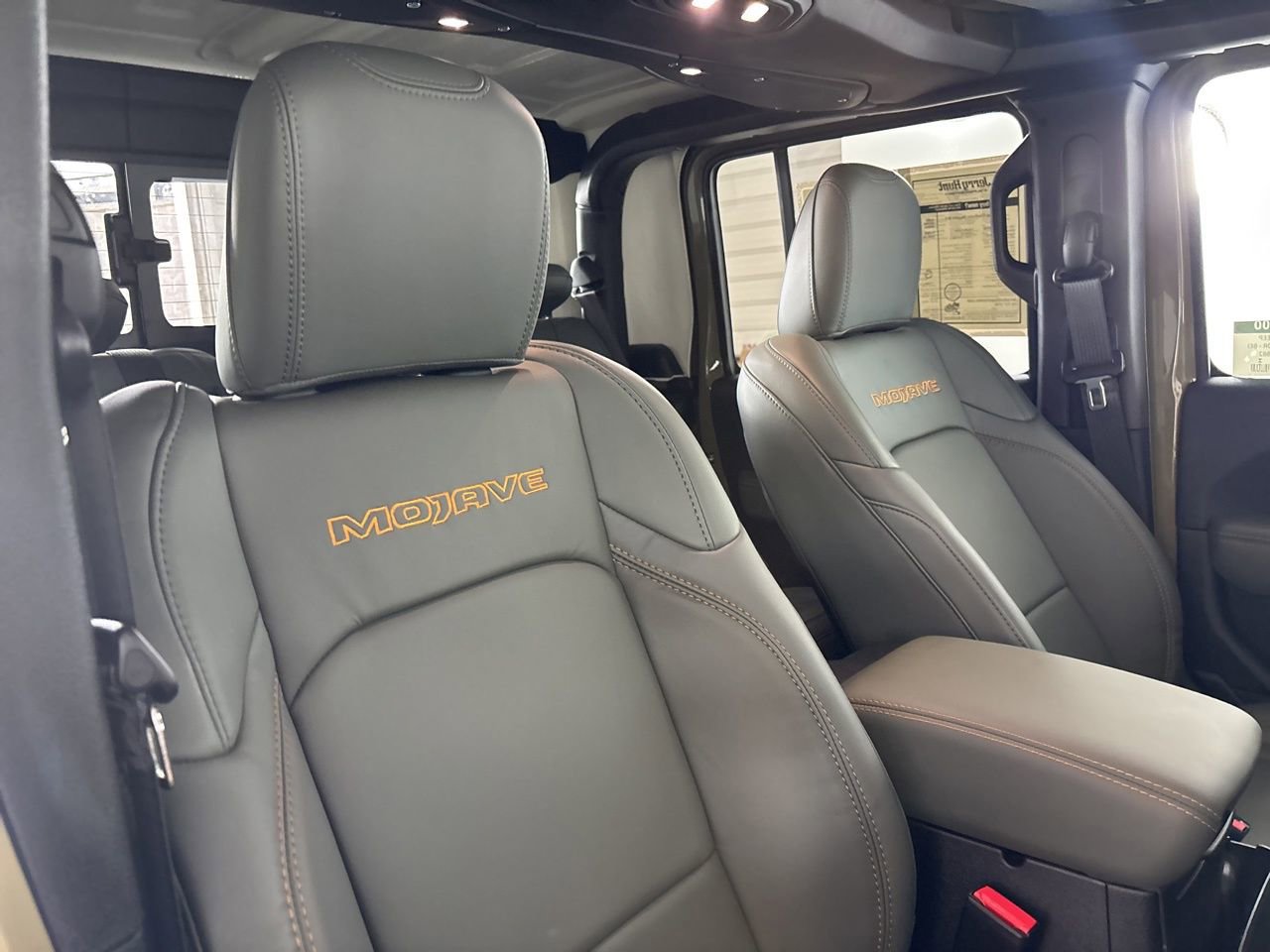 Used 2025 Jeep Gladiator Mojave w/ Convenience Group image 25