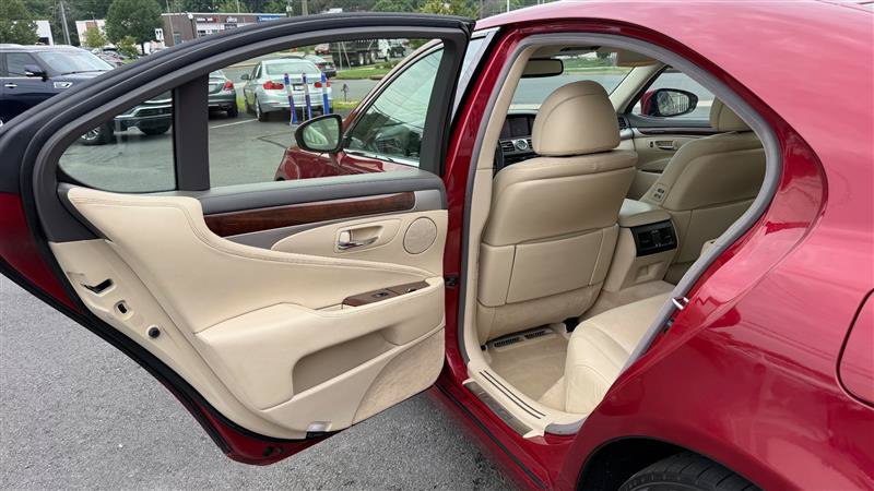 Used 2013 Lexus LS 460 AWD w/ Comfort Pkg image 44
