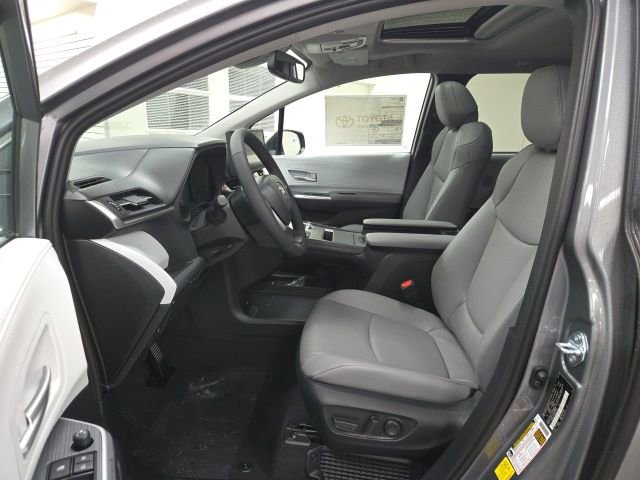 New 2026 Toyota Sienna XLE image 21