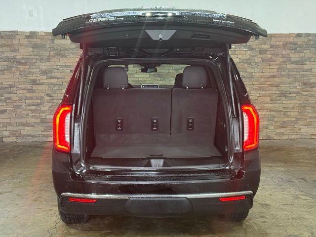 Used 2023 GMC Yukon SLT w/ SLT Luxury Package AWD/4WD image 7