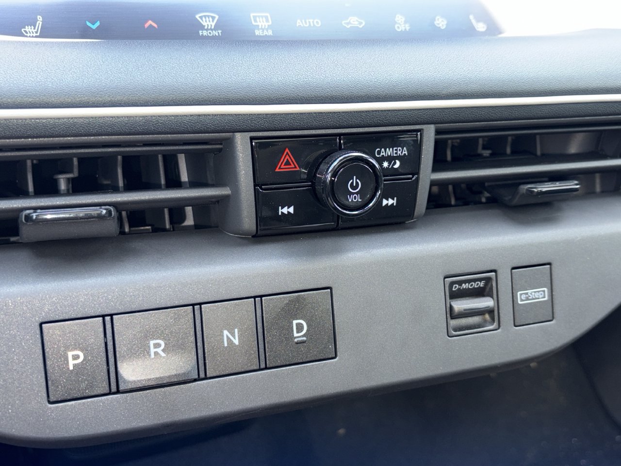 New 2026 Nissan Leaf Platinum+ FWD image 11