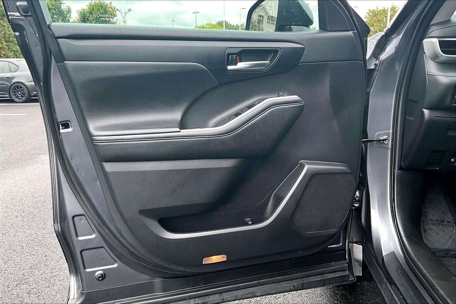 Used 2021 Toyota Highlander XLE AWD/4WD image 22