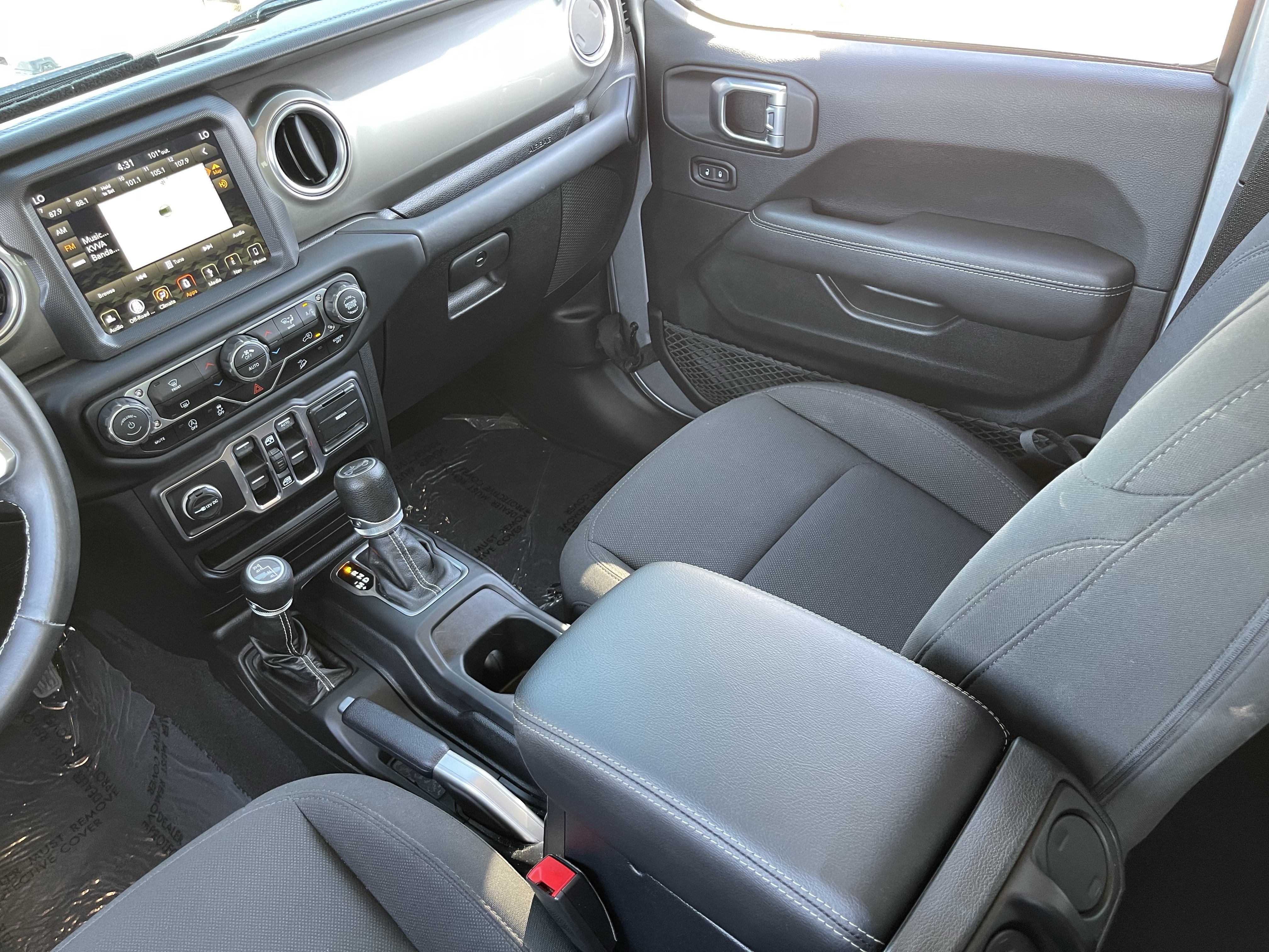 Used 2018 Jeep Wrangler Unlimited Sahara w/ Uconnect 4C Nav & Sound Group AWD/4WD image 15