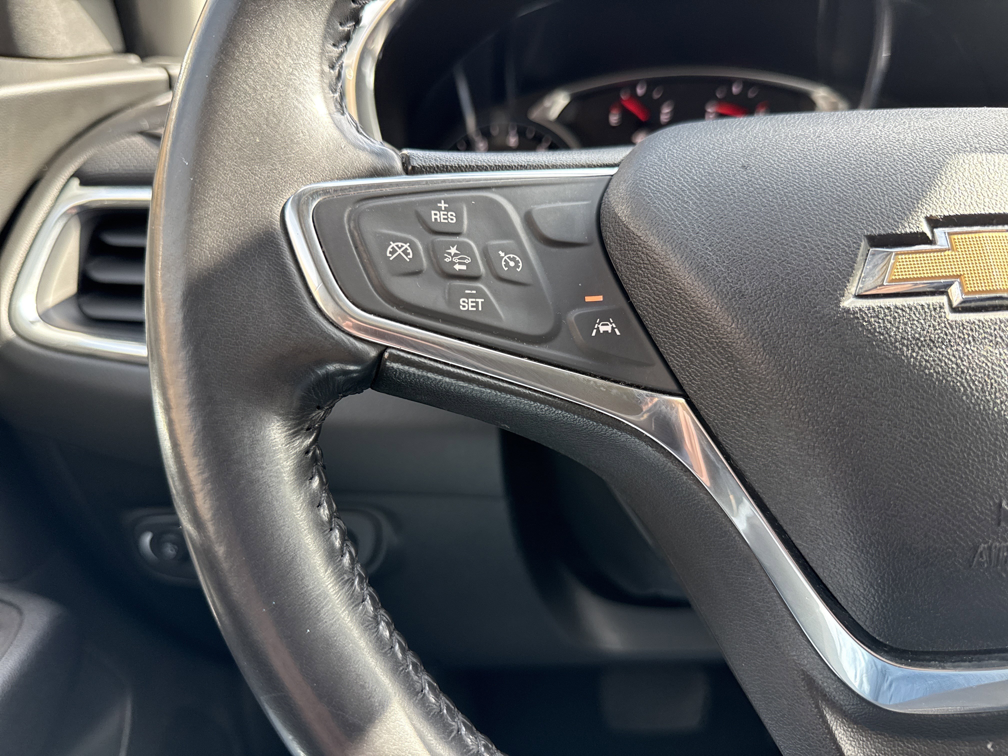 Used 2020 Chevrolet Equinox Premier AWD/4WD image 18