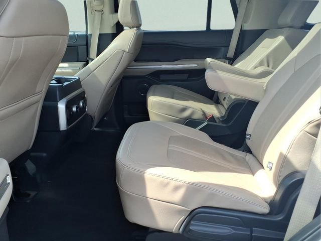 Used 2023 Ford Expedition Limited image 21