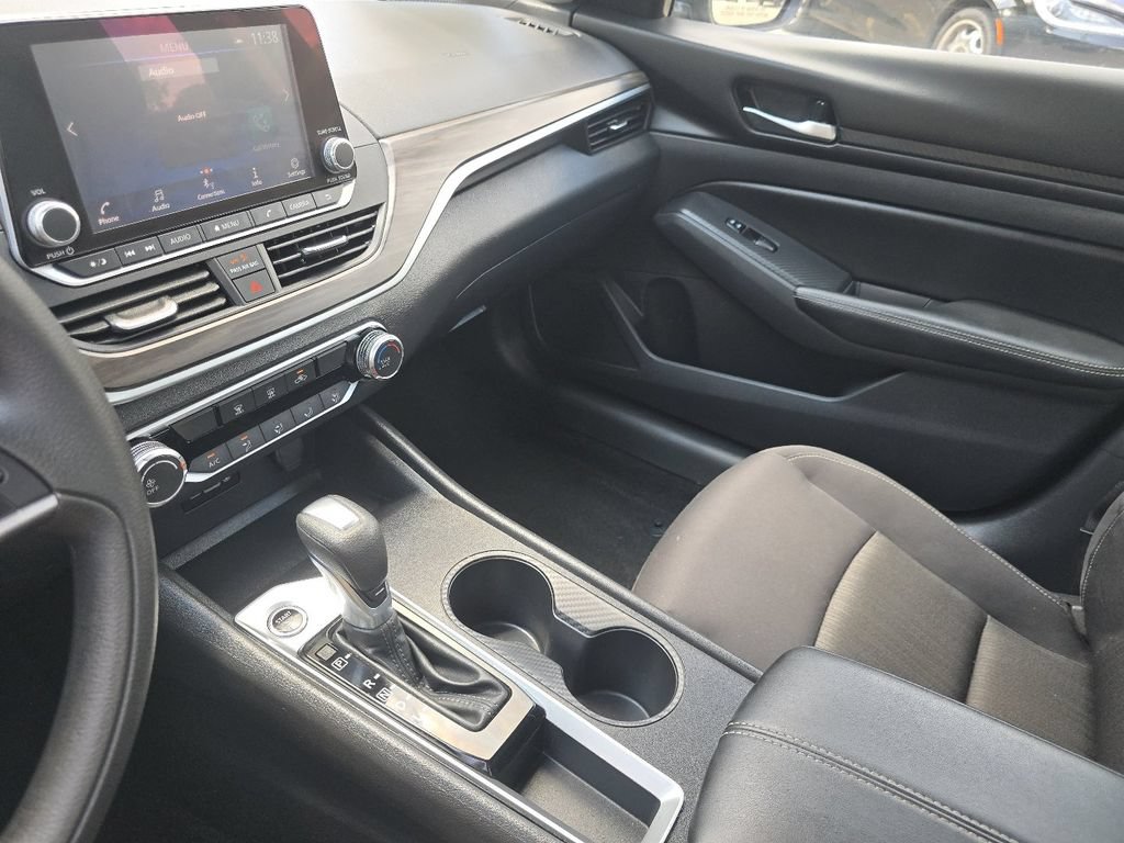 Used 2025 Nissan Altima 2.5 SV FWD image 26
