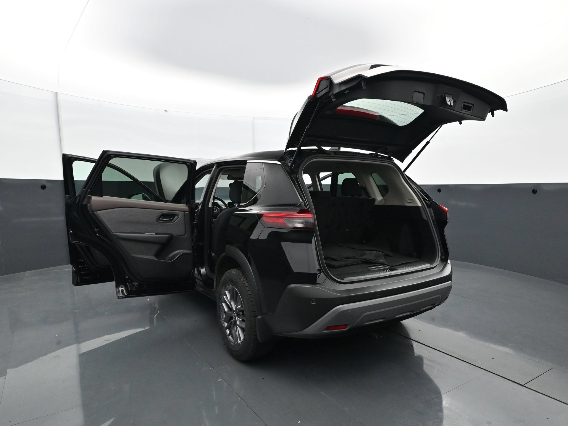 Used 2023 Nissan Rogue S AWD/4WD image 32