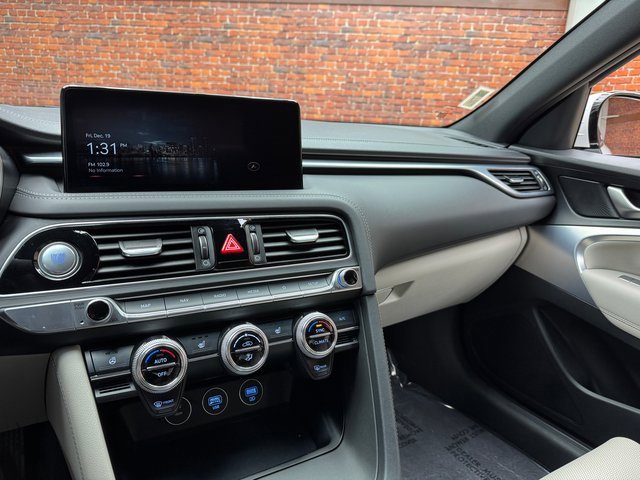 Used 2023 Genesis G70 2.0T image 17