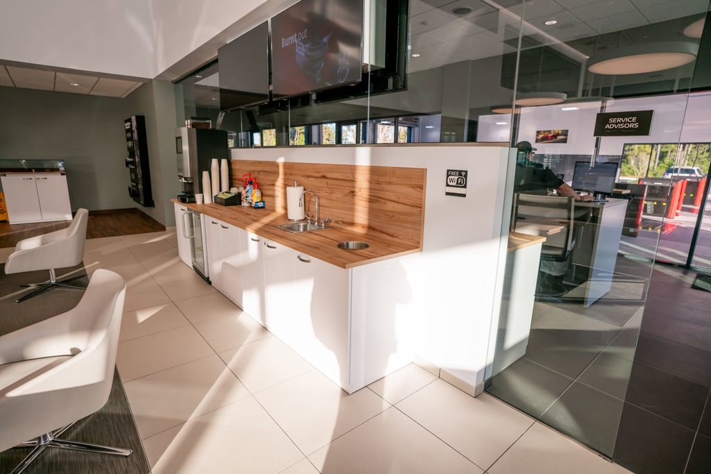 Used 2019 Jeep Cherokee Limited w/ Technology Group image 13