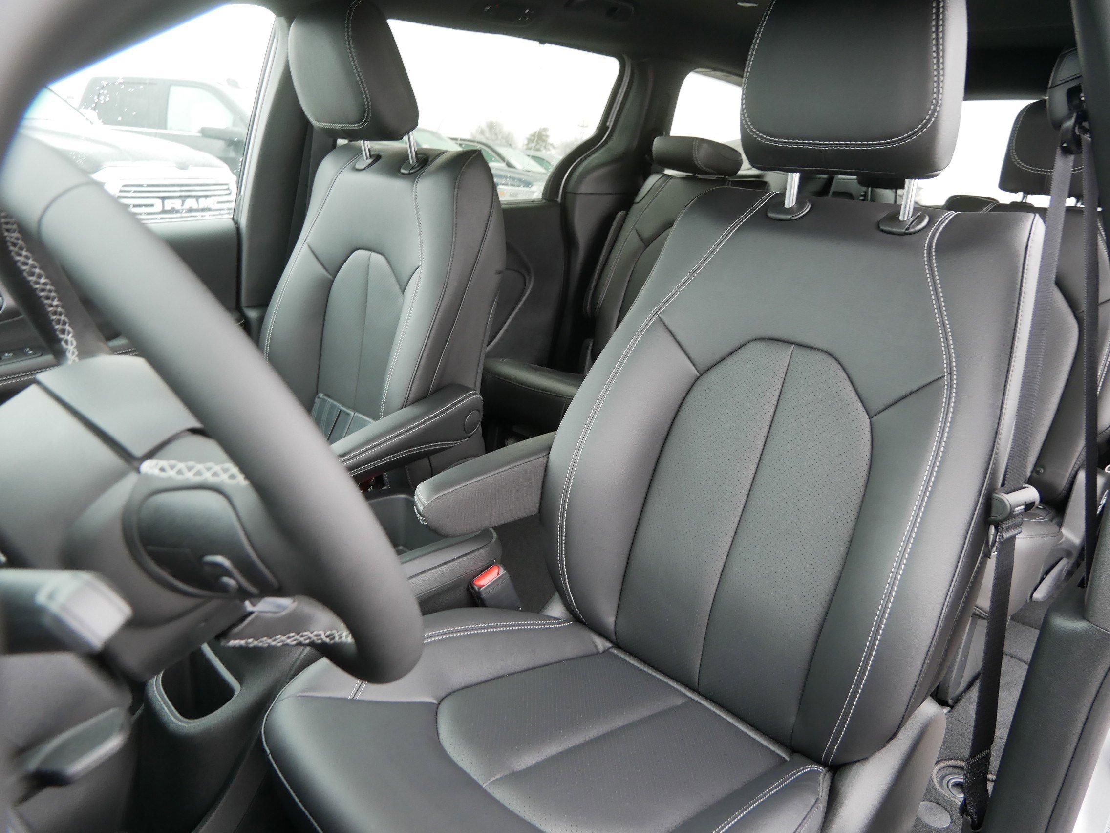 New 2026 Chrysler Voyager LX image 5