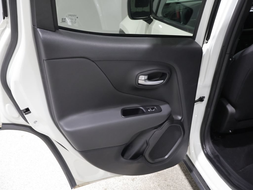 Certified 2023 Jeep Renegade Latitude w/ Premium Group AWD/4WD image 20