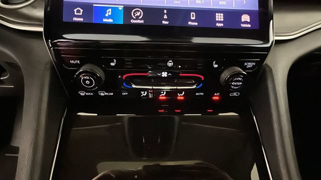 Used 2023 Jeep Grand Cherokee 4WD 4xe image 22
