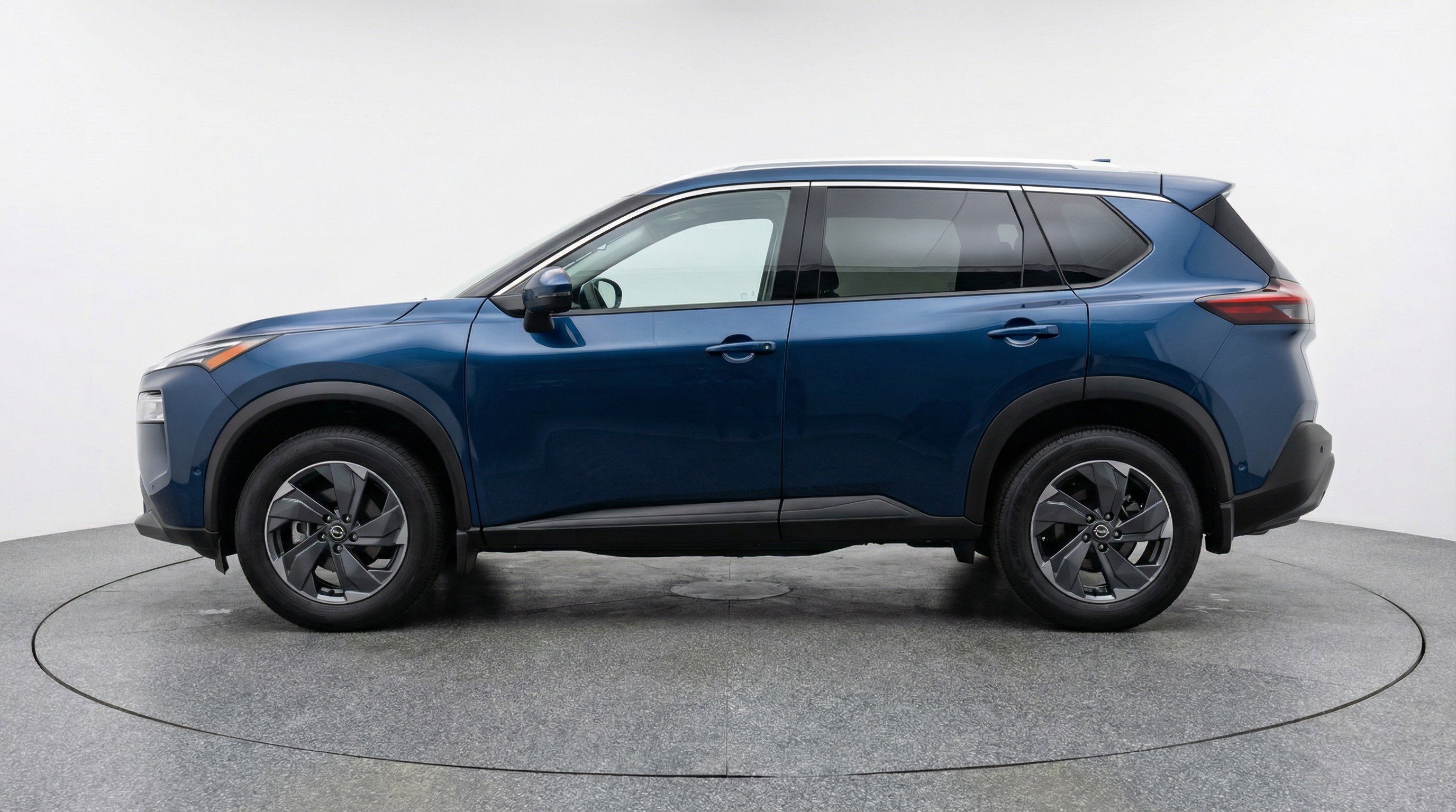 Used 2025 Nissan Rogue SV image 5