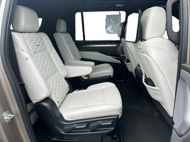 Certified 2025 Cadillac Escalade ESV Premium Luxury Platinum AWD/4WD image 23