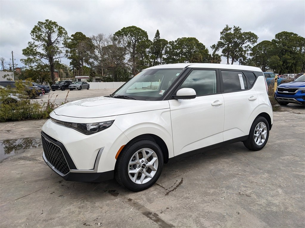 Certified 2025 Kia Soul LX image 5