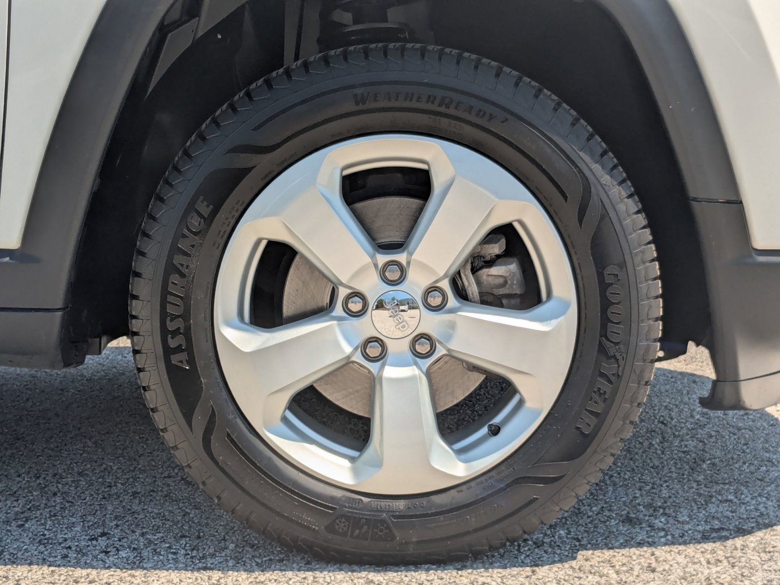 Used 2018 Jeep Compass Latitude w/ Popular Equipment Group AWD/4WD image 25