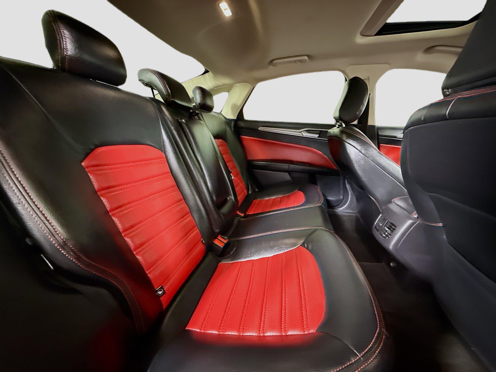 Used 2020 Ford Fusion SE image 27