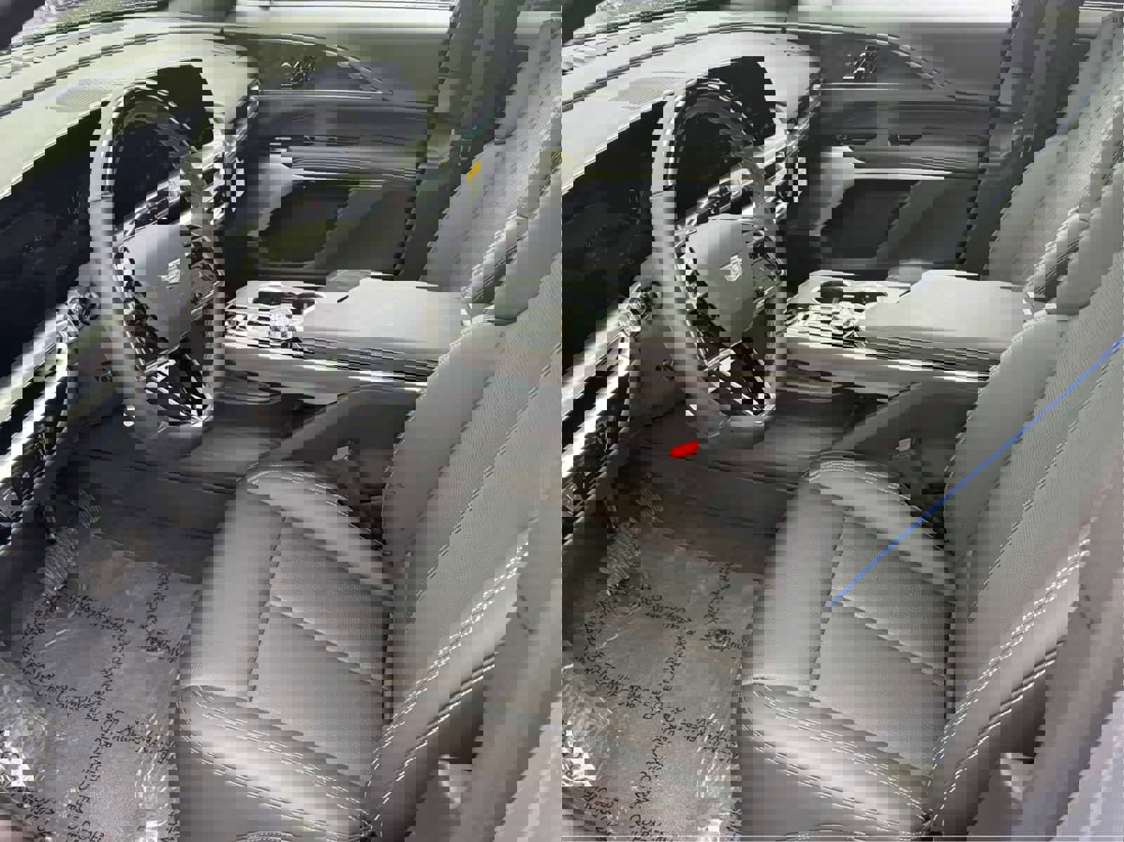 Used 2025 Cadillac Lyriq Luxury w/ LPO, Floor Liner Package AWD/4WD image 9