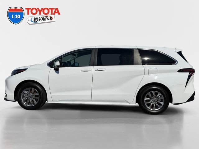 Certified 2025 Toyota Sienna LE FWD image 2