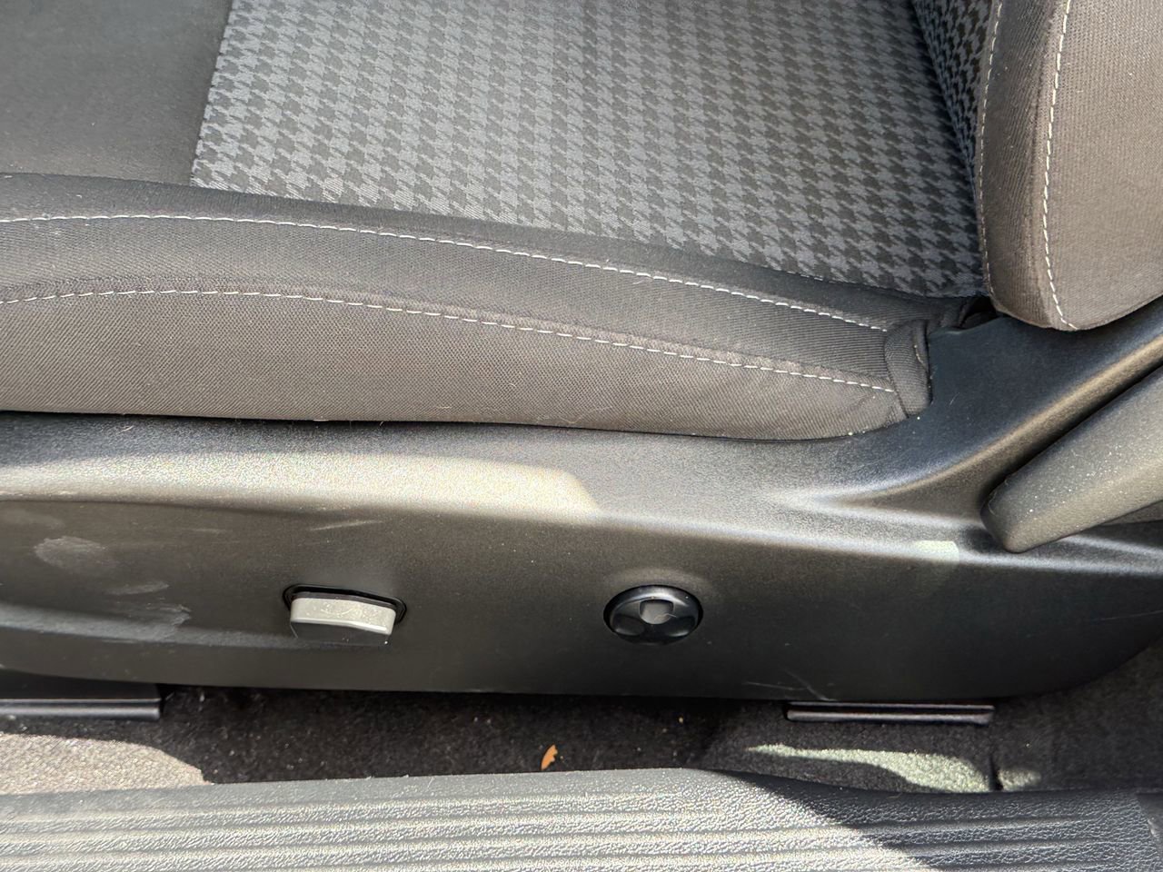 Used 2021 Dodge Challenger SXT w/ Blacktop Package image 23