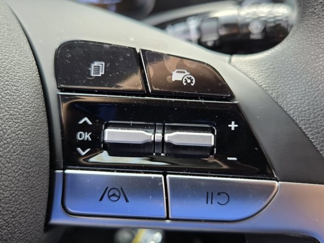 Used 2026 Hyundai Elantra SE FWD image 25